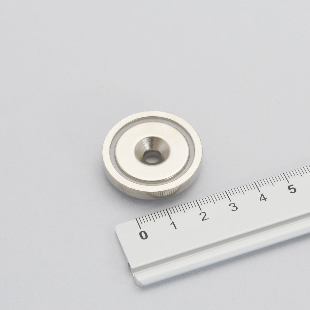 Ø32x11/5.5x7 mm Recessed Head Magnet