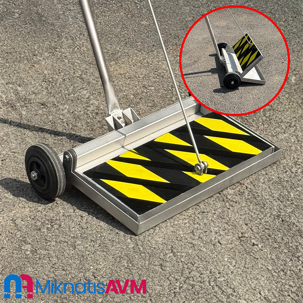 400x200x30 mm Easy-Clean Magnetic Sweeper – Compact, Practical, and Efficient Metal Collection Tool