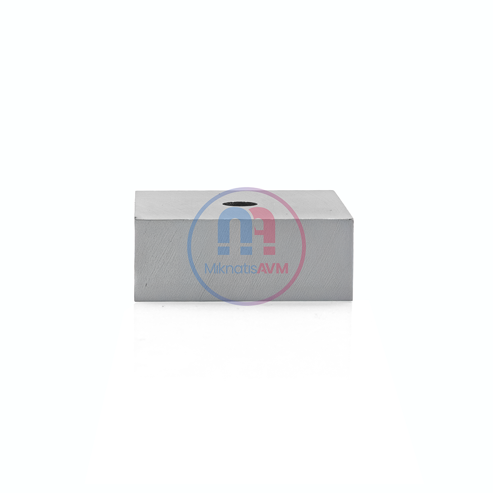 45x45x17-Ø7.5 mm AlNiCo Magnet