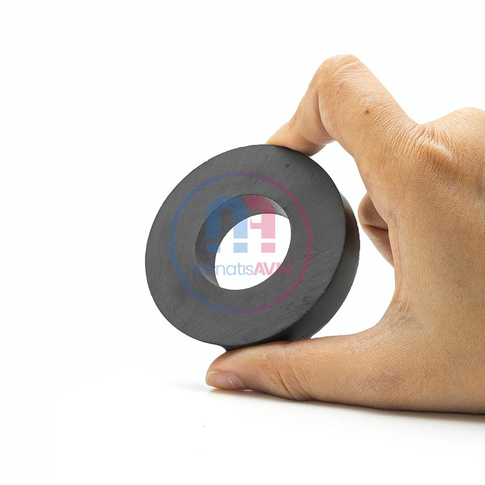 Ø70x32x15 mm Ferrite Magnet